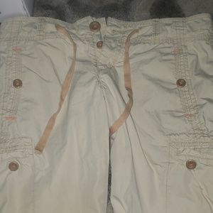 American Eagle Cargo Capris size 6
